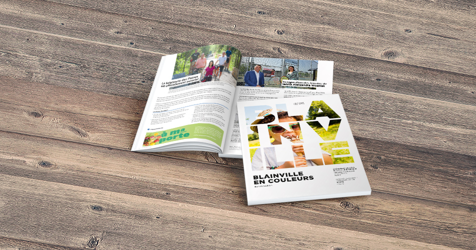 Aînée qui lit le magazine Blainville en couleurs