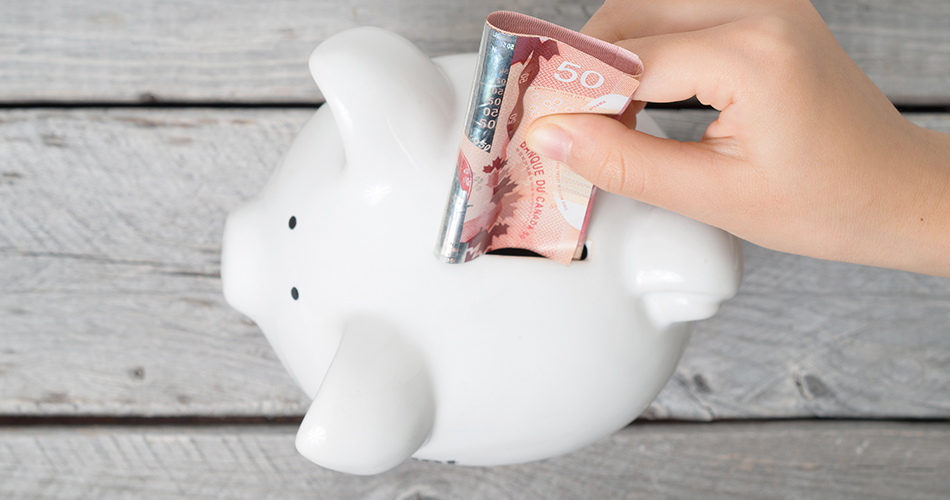 Tirelire avec un billet de cinquante dollars